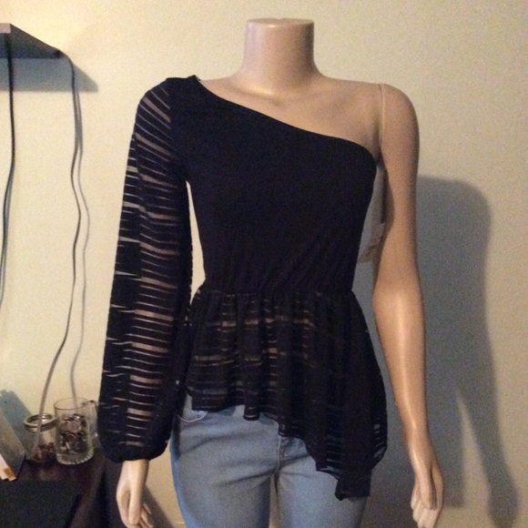 One-Shoulder Black Top - Picture 2 of 4